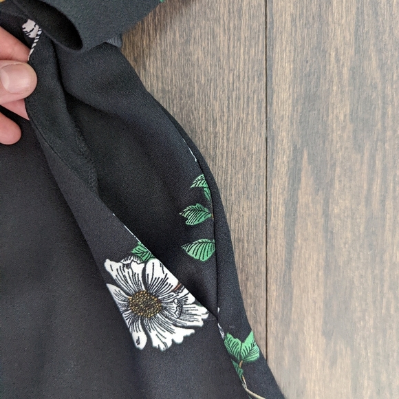 Floral Romper - Picture 6 of 7